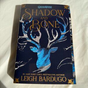 EUC, Shadow and Bone Fantasy Book by Leigh Bardugo, Part of Trilogy